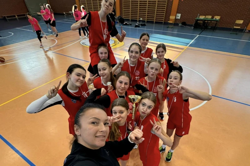 Finał strefy jeleniogórskiej w koszykówce dziewcząt w Igrzyskach Młodzieży Szkolnej