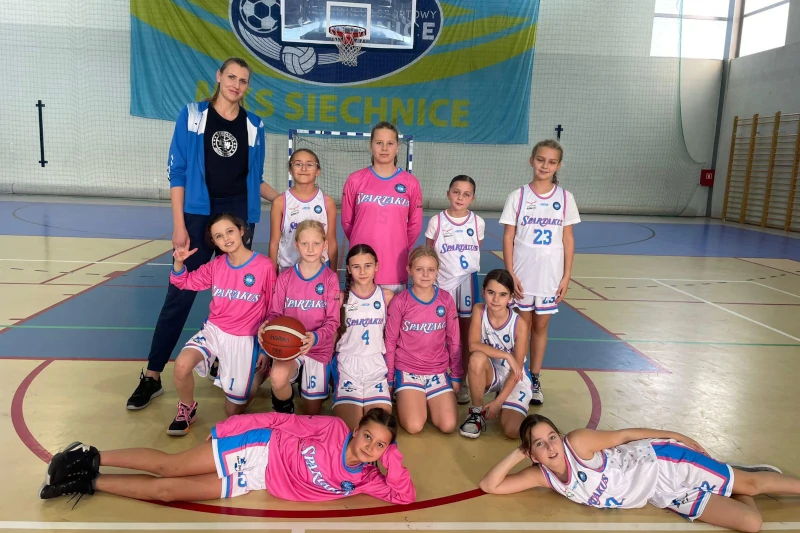 Dwa zwycięstwa minikoszykarek U11(rocznik 2014)
