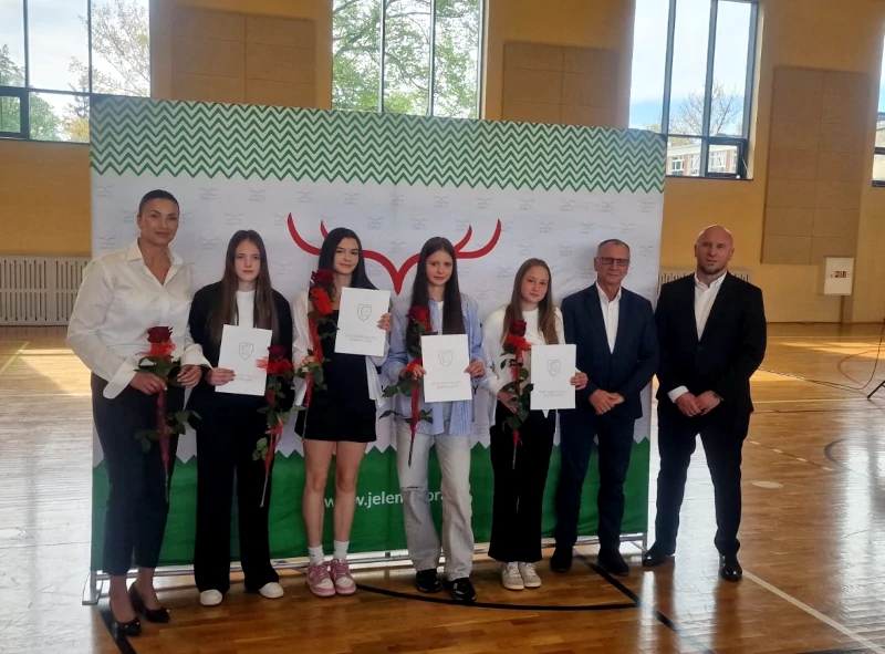 Brawo Trenerzy Kasia i Marcin oraz zawodniczki Ola, Hania, Julia i Kasia