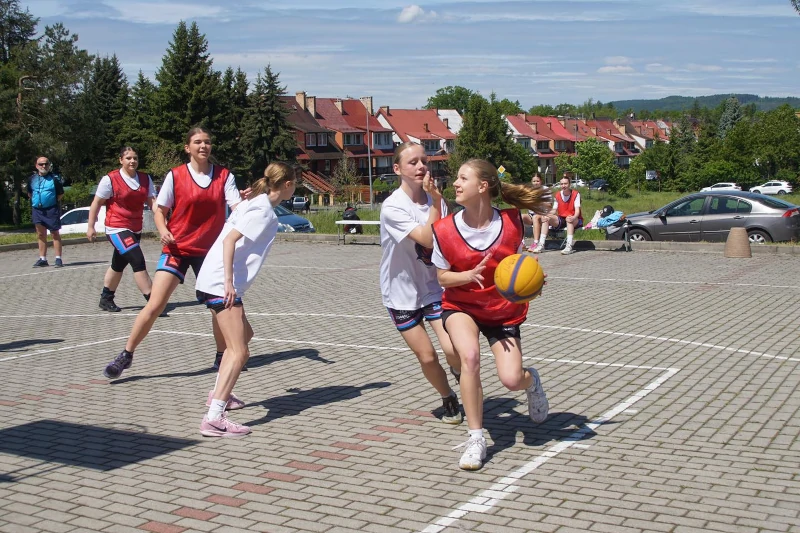 Nasze spartanki na turnieju 3×3 . Dziękujemy